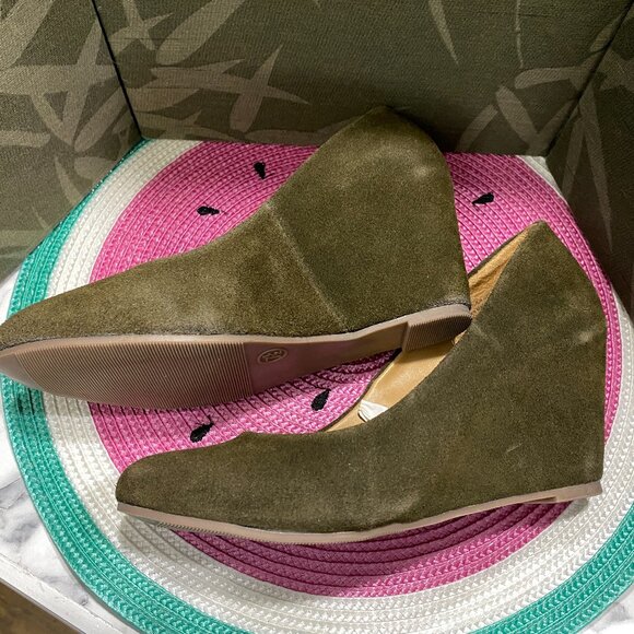 EUC Merona sz 7 1/2 Suede Wedges - Picture 8 of 14